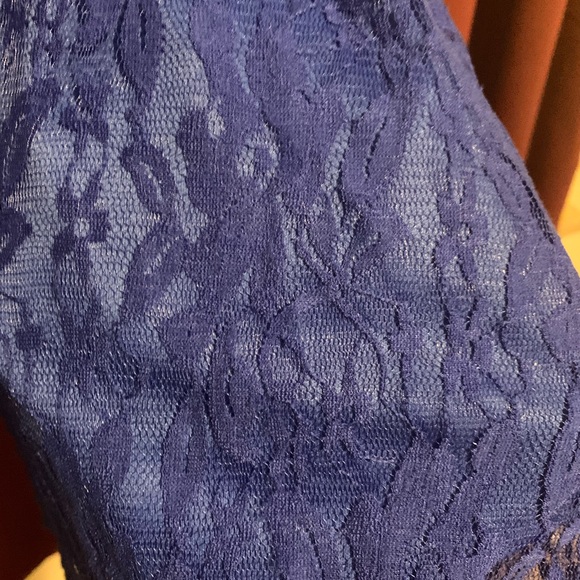 A blue maxi lace skirt. - Picture 4 of 4